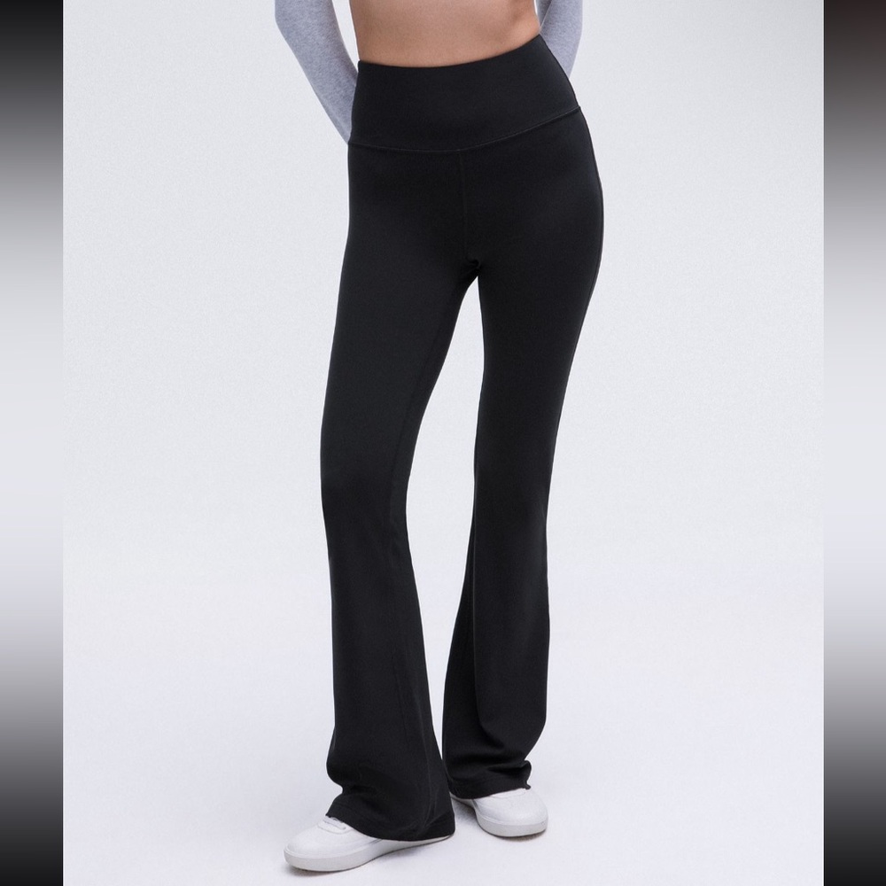 Lululemon Athletica Groove Nulu Super-High-Rise Flared Black Pant Regular 4